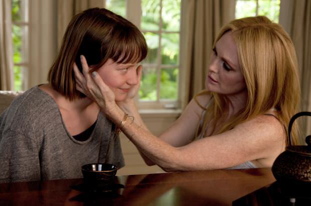 mia-wasikowska-and-julianne-moore-maps-to-the-stars