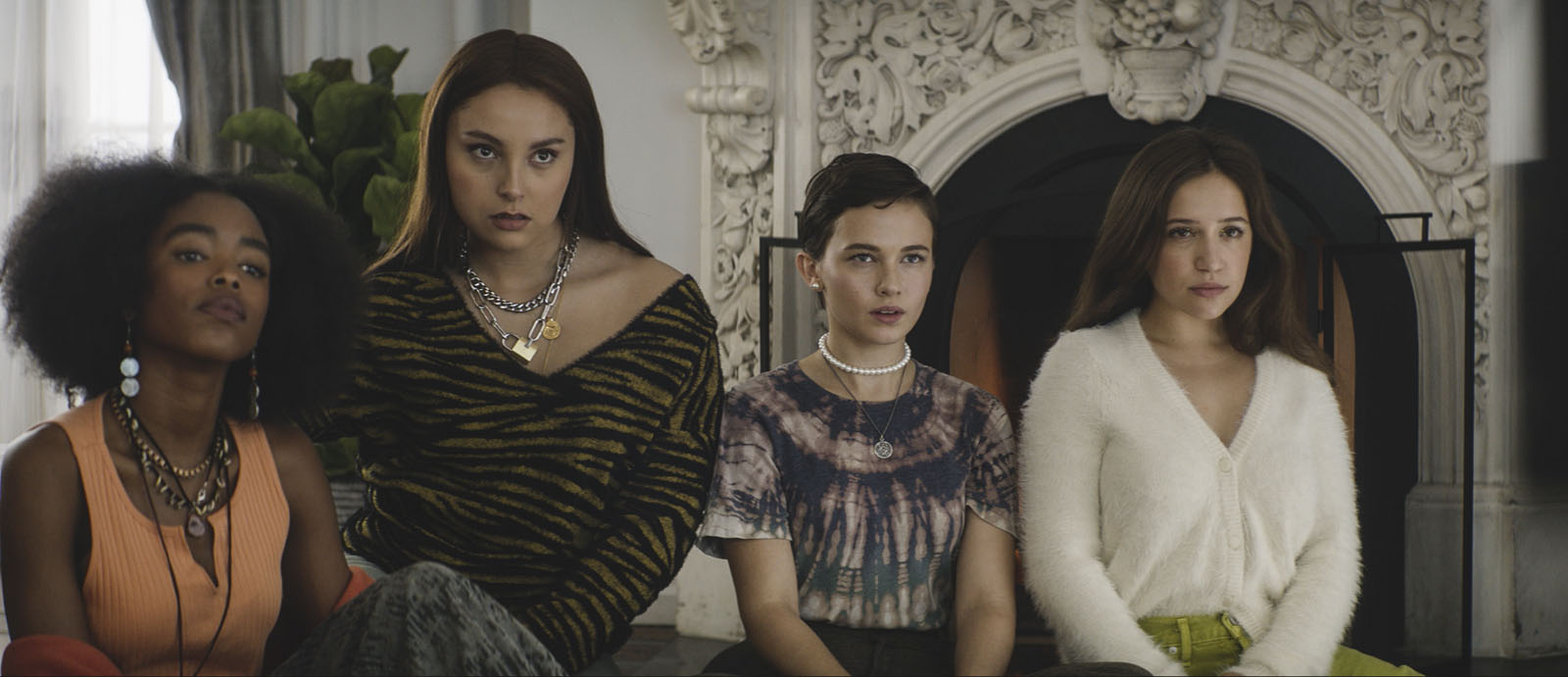 Jóvenes y brujas (Zoe Lister Jones, 2020)